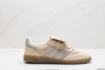 公司级adidas Handball Spezial 官方正确版本 阿迪达斯经典款 复古休闲板鞋 全鞋采用反毛皮制作 牛筋耐磨大底 承载青春情怀的板鞋 经典三条