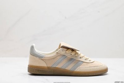 公司级adidas Handball Spezial 官方正确版本 阿迪达斯经典款 复古休闲板鞋 全鞋采用反毛皮制作 牛筋耐磨大底 承载青春情怀的板鞋 经典三条