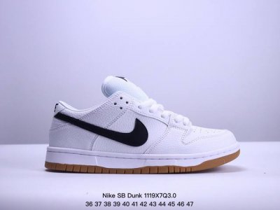 耐克nike Sb Dunk 复古低帮休闲运动滑板板鞋。采用脚感柔软舒适zoomair气垫，有效吸收滑板等极限运动在落地时带来的冲击力，为街头运动者们提供更好的