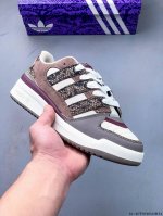 公司级 Adidas Originals Forum 0 舒适百搭复古休闲板鞋 adidas Forum 0 其鞋面采用了高品质的皮革材质 并巧妙地融入了亮色元