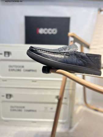 Ecco爱步男鞋轻便透气舒适耐穿 亲肤吸汗舒适内里 防滑防磨 持久干爽 简约粗绳系带 穿脱更加方便 柔韧防滑大底 鞋底立体凹槽 凹凸花纹加持 增强防滑减震性能 - 点击图像关闭