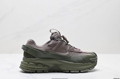 公司级耐克Nike Zoom Vomero Roam 马拉松复古跑五代休闲运动慢跑鞋 采用环保纤维革饰片组合网眼布鞋面材质 升级正确后跟Tpu加固 耐弯折热塑框