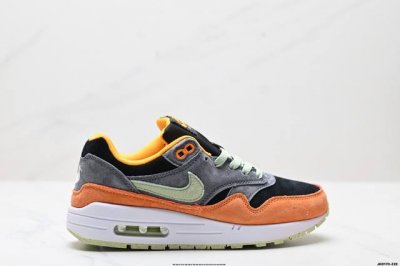 公司级Nike Air Max 1 耐克气垫 缓震 耐磨运动鞋 鞋身材质均选择皮革 织物 麂皮多种材质覆盖 保证质感的前提下 层次感也相当不错 带有开窗式 Ai