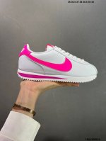 Nike Classic Cortez Nylon Pren 全新配色 经典阿甘休闲跑步鞋 纯粹而执着的精神，使得Cortez种在了一代人的心里，无论是否喜欢它