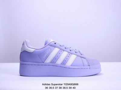 Ad Originals Superstar 经典复古贝壳头厚底板鞋 Id5735 诞生于1969年 是第一双将全皮面鞋 身与橡胶鞋头结合在一起的低帮篮球鞋 S
