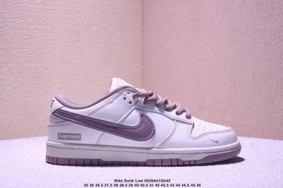 耐克 Nike Dunk Low 三勾 此款鞋采用近几年比较流行的版型设计 外观时尚大气 鞋底采用耐磨的材质 穿上它 让您在平时生活和工作中都会感觉到舒适的体验