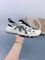 亚瑟士 Asics Gel-Sonomase 运动休闲透气专业跑鞋 儿童抽拉绳运动凉鞋 原档案据数开发楦型纸版 洞洞鞋面，更贴合脚型和舒适透气，后跟稳定片带来合