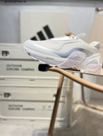 230 Adidas Edge Runner 时尚舒适防滑耐磨 低帮跑步鞋 简约大方的造型设计 给人以随性休闲的格调 穿着舒适轻便 满足日常个性穿搭 Id367