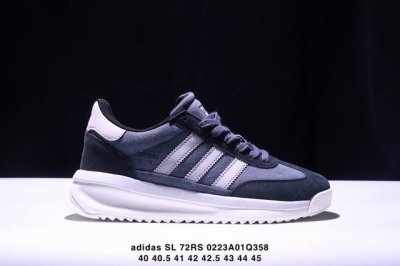 Adidas Originals Sl 72Rs 超轻便透气复古慢跑鞋 鞋头的设计饱满圆润 鞋面是翻毛皮和尼龙材质结合 上脚舒适柔软 橡胶大底非常耐磨防滑 包裹