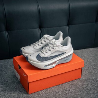核心私 Nike Zoom Fly 6 耐克超弹轻盈跑步鞋 #鞋款搭载 Flyknit 材料 打造出众弹性 易于穿脱。采用React技术 轻盈耐穿泡绵打造,铸就
