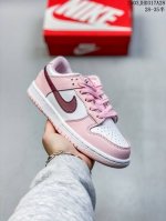 170萌娃童鞋系列 耐克Nike Sb Dunk Low 扣篮系列复古低帮休闲运动滑板板鞋。采用脚感柔软舒适Zoomair气垫，有效吸收滑板等极限运动在落地时带