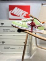 蛇年限定# 耐克Nike Dunk Low 板鞋Sb系列经典百搭休闲运动板鞋加厚鞋舌的填充，使舒适性大大提升，同时也更方便穿脱中底部分则加入了脚感柔软舒适Zoo