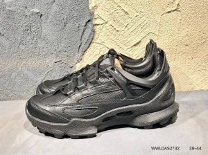 新品上市实拍 ecco爱步 广东原版透气 配备原版三件套 防尘纸 高弹大底 全头层牛皮 新款百搭休闲款 纯手工制成 鞋面走线工整 清晰质感 原单品质 拼接运动透