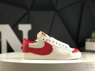 真标带半码耐克 Nike Blazer Low ‘77 Jumbo 蛇年限定 全新焕新升级经典 Blazer 鞋款，大号 Swoosh 突出新时代更加张扬的潮流