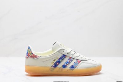 公司级Adidas Originals Gazelle Indoor 三叶草休闲防滑耐磨低帮板鞋 鞋头出色设计 塑就出众贴合感 稳固的后跟贴合足部曲线设计 软弹