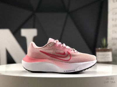 130 Nk Zoom Fly 5超轻休闲缓震碳板跑步鞋 外围搭載轻量级Sr02泡棉载体.鞋面采用轻盈网眼设计.鞋垫与原厂一致采用Zoomx粘接而成. 货号:D