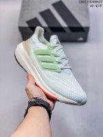 140 阿迪达斯 男女鞋 Adidas Ultraboost 21 爆米花 低帮畅跑缓震回弹跑步运动鞋，Ultraboost 21以全新的外观示人。此次采用全新