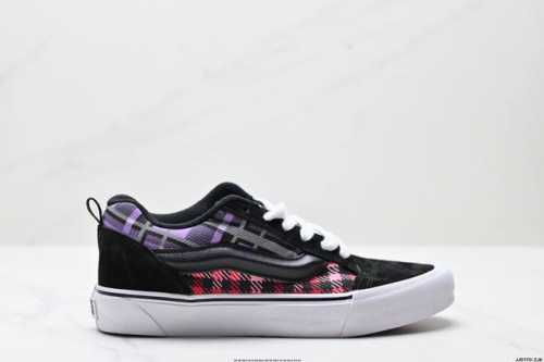 公司级范斯Vans Vault Knu Skool Vlt Lx 休闲复古滑板鞋 与 Og 版本的 Knu Skool 稍有不同的是 Knu Skool 轻薄的