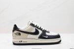 公司级耐克Nike Air Force 1“07空军一号低帮百搭休闲运动板鞋。柔软、弹性十足的缓震性能和出色的中底设计，横跨复古与现代的外型结合，造就出风靡全球