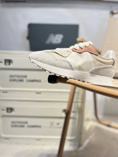 新百伦 Nb327 Nb 复古慢跑鞋 New Balance 327 复古先锋 Ms327系列复古休闲运动慢跑鞋，上世纪 70 年代的意大利街头风格Nb新百伦