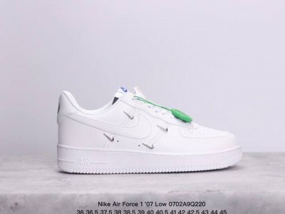 耐克 Nike Air Force 1 '07 Low 空军一号低帮，柔软、弹性十足的缓震性能和出色的中底设计，横跨复古与现代的外型结合，造就出风靡全球三十多年