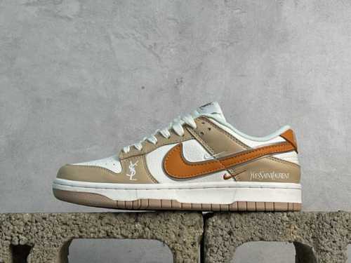 放店私 Nike Sb Dunk Low 圣罗兰三钩联名白黄橘 性价比天花板 尝鲜先行版 原装头层材料 独家版型蒸餾加工 帶來的是更好的视觉和脚感体验 大厂纯原