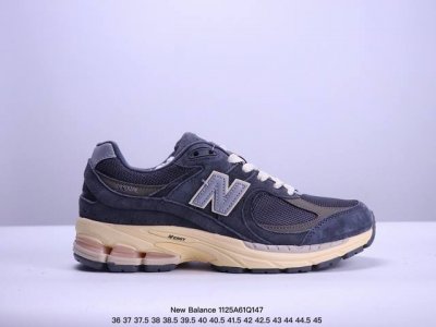 公司级new Balance 2002R 复古单品 热门复古鞋型new Balance 2002R，近日又曝出一款全新配色并释出官图。整双鞋采用棕色和米色主打，