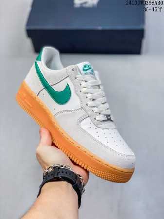 公司级带半码耐克Nike AIR FORCE 7 空军一号低帮百搭休闲运动板鞋。柔软、弹性十足的缓震性能和出色的中底设计，横跨复古与现代的外型结合，造就出风靡全 - 点击图像关闭