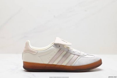 真标阿迪达斯三叶草adidas Originals Samba Og 桑巴联名舞系列绅士德训足球风百搭低帮休闲运动板鞋“皮革白灰浅蓝生胶底” 货号:Lg1896
