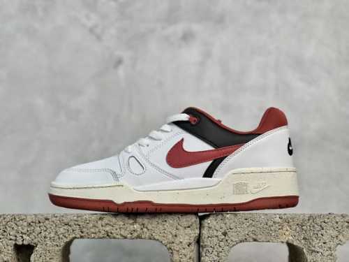 放店私 Nike Full Force Low 时尚复古运动板鞋，复古气质爆棚！近年来复古风的兴起，众多品牌纷纷推出自己的全新鞋款，势必要拿下口味极刁的球鞋爱好