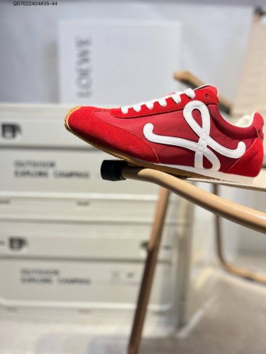 西班牙百年皮具奢华品牌 罗意威Loewe Ballet Runner Sneakers 芭蕾舞 系列阿甘复古风德训薄底百搭休闲运动鞋 尼龙和牛皮革运动鞋，不对称