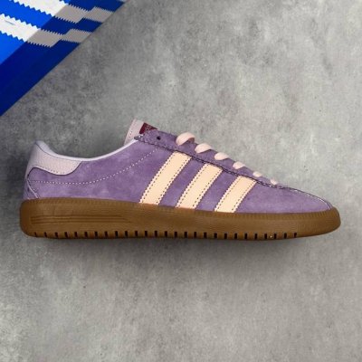 本地 核心私 Adidas Originals Bermuda 马卡龙配色 绒面麂皮防滑耐磨轻便低帮板鞋 整双鞋以传统的低帮呈现的清新造型 鞋身以细腻的头层猪巴