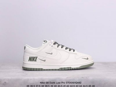 耐克nike Sb Dunk Low Pro 复古低帮 真标 休闲运动滑板板鞋。采用脚感柔软舒适zoomair气垫，有效吸收滑板等极限运动在落地时带来的冲击力，