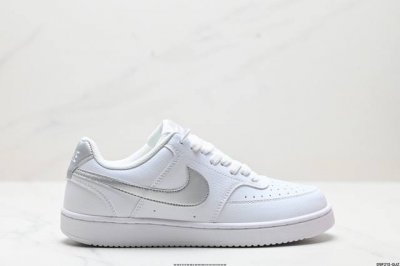 真标nike Court Vision Lo 低帮百搭 透气休闲运动板鞋 兼顾舒适脚感和出众风范 演绎匠心之作 结构性的支撑贴合感结合复古篮球设计 货号:Fv9
