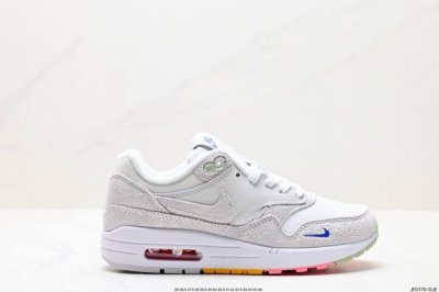 公司级nike Air Max 1 Air Max 气垫 全新配色 鞋身材质均选择皮革、织物、麂皮多种材质覆盖，保证质感的前提下，层次感也相当不错。细节方面，除