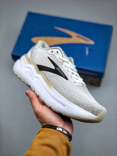 Brooks 布鲁克斯 Hyperion Max 2 超弹轻盈跑步鞋 实拍首发 低帮透气缓震支撑休闲运动慢跑鞋采用改进工程空气网眼组合热熔工艺鞋面材质搭载Dna