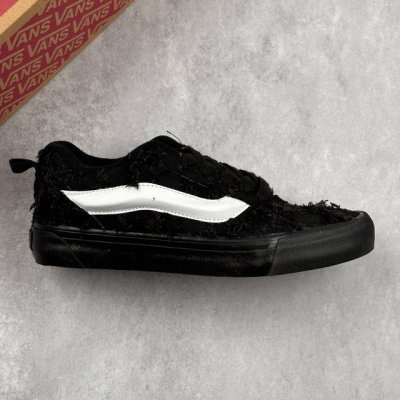 本地 核心私 万斯 Vans Knu-Skool 面包鞋 坎普尔 茱利安系列低帮复古硫化休闲运动板鞋“肥胖版大Logo” 要说整个年最为热门的鞋型之一， 面包鞋