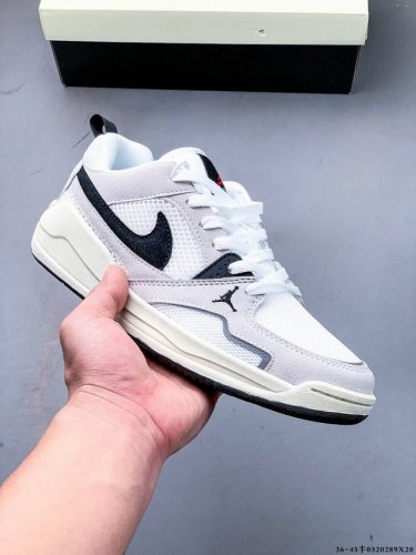 公司级 Nike Air Jordan Cmft Era 新款透气百搭休闲鞋 jordan Cmft Era 聚焦于日常舒适体验 采用低帮轮廓 搭配网眼与麂皮材