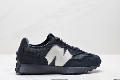公司级New Balance Ms327 复古休闲运动慢跑鞋 以更纯粹的复古风格设计打造的全新造型 侧身还以解构设计 将 N 字标志以做旧压花样式呈现 官方货号