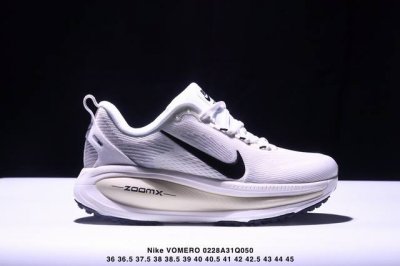 公司级Nike Vomero 18 耐克 舒适减震防滑 低帮跑步鞋 全掌Reactx泡绵中底 前掌和后跟还配备了Air Zoom气垫单元 据说跑起来更快更舒适哦