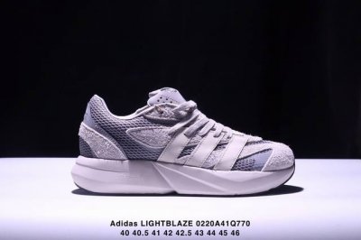 公司级Adidas Lightblaze 舒适防滑 新款阿迪达斯低帮跑步鞋 极致轻盈的Lightweight Upper设计 带来近乎裸足的舒适体验 中底采用尖