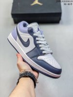 耐克 乔丹Air Jordan 1 Low Aj1 乔1 乔丹1代Aj1 低帮复古文化休闲运动篮球鞋。从1985 年面世的元年款汲取设计灵感，采用简洁大方的经典