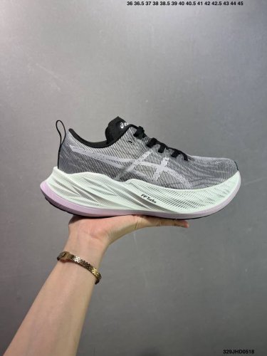 公司级Asics Superblast 舒适百搭防滑耐磨低帮跑步鞋 Asics 亚瑟士 是日本实业家鬼冢喜八郎创立的跑鞋运动品牌 名字想法源自著名的拉丁谚语 A