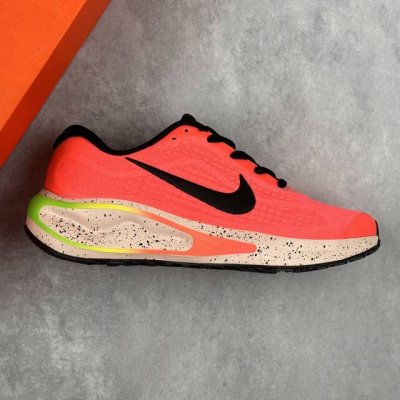 本地 核心私 公司级Nike Journey Run 2024 网布減震防滑抗冲击 低帮短跑跑步鞋跑 使用了新型的缓震材料 脚感偏韧 后跟有加厚的海绵填充 鞋子