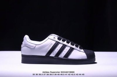 Adidas 阿迪达斯 男女鞋真标半码制，原楦开发版型，采用粒面软质牛剖革鞋面材质，改良全包围鞋垫，正确版鞋底模具及扇贝头盖片阿迪达斯 三叶草Adidas Or