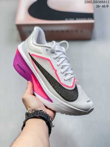 nk Zoomx Invincible Run Flyknit 6 轻量跑鞋 飞织低帮休闲运动慢跑鞋 厚底增高 老爹鞋 此鞋专为短跑运动员而生 是为 5 至 1