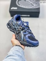 200 asics Gel-Nimbus 10.1亚瑟士经典跑鞋 如今机能风和户外风吹得正劲，便是主打“Urban Outdoor机能越野风格”，城市和户外场景