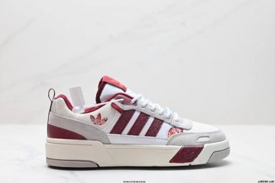 真标Adidas Originals Post Up经典低帮休闲鞋 延续篮球场基因 同时融入摩登气质 含锯齿状三条纹和绒面革鞋头盖 搭载舒适中底 展现传统本色