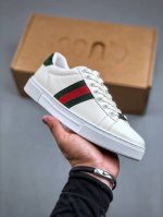 Gucci 2024轻奢单品 古驰百搭休闲运动板鞋 明星同款 小红书爆款 精选头层小牛皮 鞋面走线工整 清晰质感 高端时尚 简约大气 防滑舒适 鞋底采用固特异内