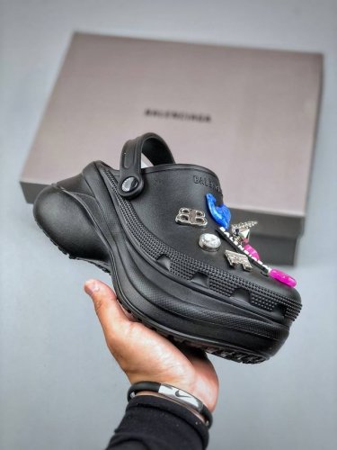 巴黎世家联名厚底松糕洞洞鞋拖鞋沙滩 balenciaga X Crocs 巴黎世家 卡骆驰联名 2025厚底松糕洞洞鞋拖鞋沙滩 巴黎世家拖鞋 海内外时尚博主纷纷